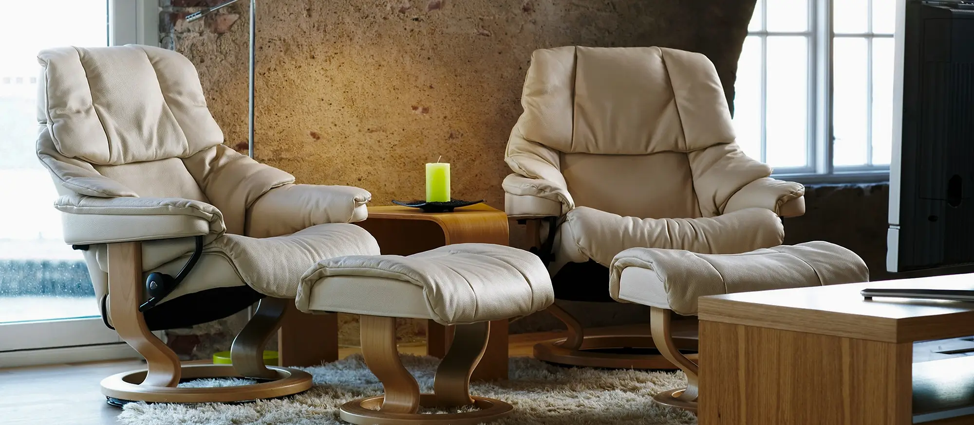 Living room with two Stressless chairs with ottomans